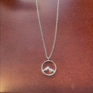 pura vida mountain necklace